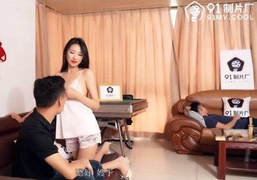 Sang Nhà Bạn Chơi Được Vụng Trộm Với Bà Mẹ Hàng Khủng Biến Thể